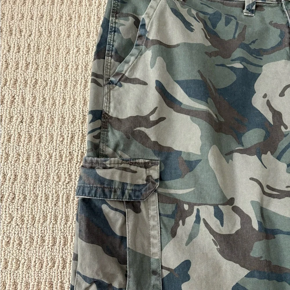 Wrangler Cargo Shorts Men's Size 46 Relaxed Fit Green Camouflage Work Army Camo
